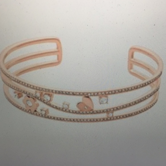 ✨✨HOST PICK✨✨MICHAEL KORS CRYSTAL PAVE FLORAL CUFF - Picture 4 of 5